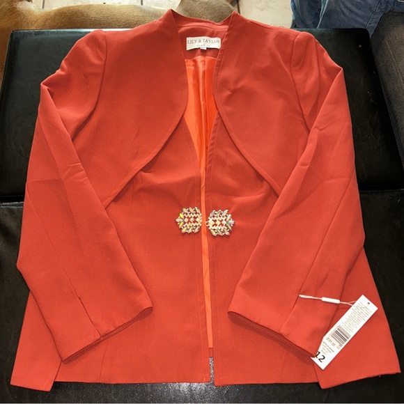 Lily and Taylor tank with blazer set - Picture 2 of 10